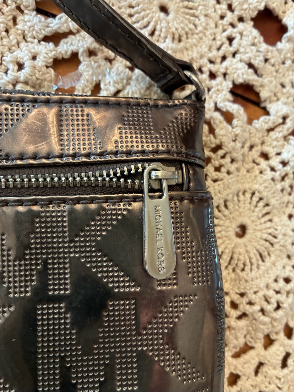 Michael Kors Jet Set Metallic Pewter MK Logo Mini Wristlet - Picture 3 of 14